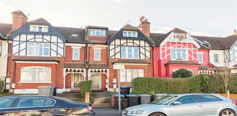 			PRIVATE GARDEN, 1 Bedroom, 1 bath, 1 reception Flat			 Grosvenor Gardens, WILLESDEN GREEN